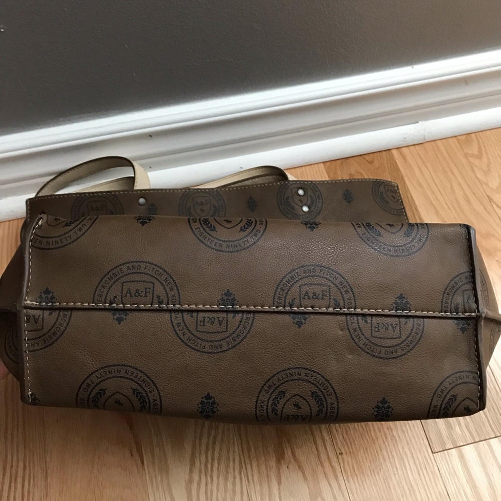 Reversible Abercrombie and Fitch Tote - Picture 6 of 11